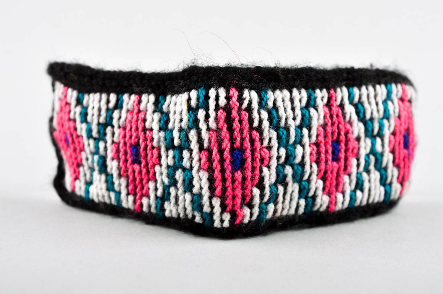 Bracelet en laine Bijou fait main brodé design original Cadeau pour femme photo 3