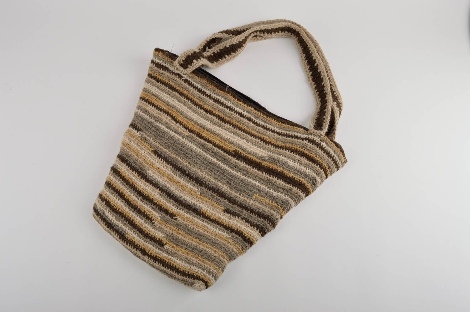 Sac à main tricoté fait main en laine au crochet marron rayé Accessoire femme photo 4