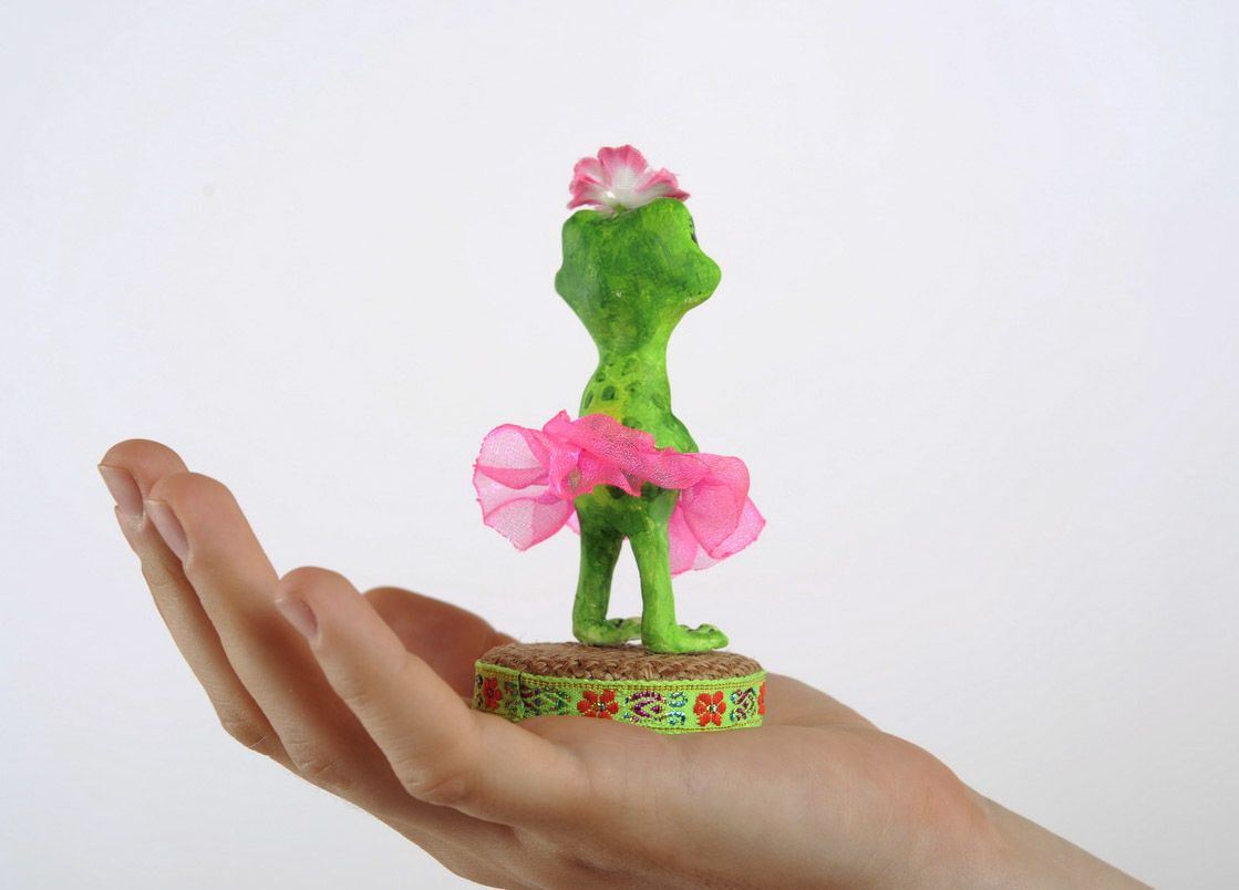 Figurine made ​​of papier-mache Frog photo 3