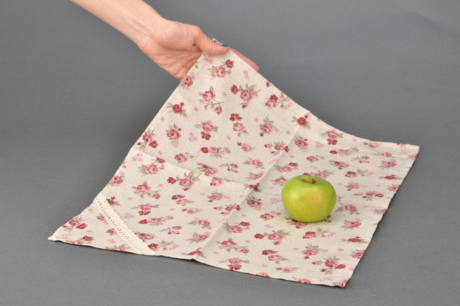 Decorative napkin made of cotton and polyamide fabric with floral print and lace photo 2