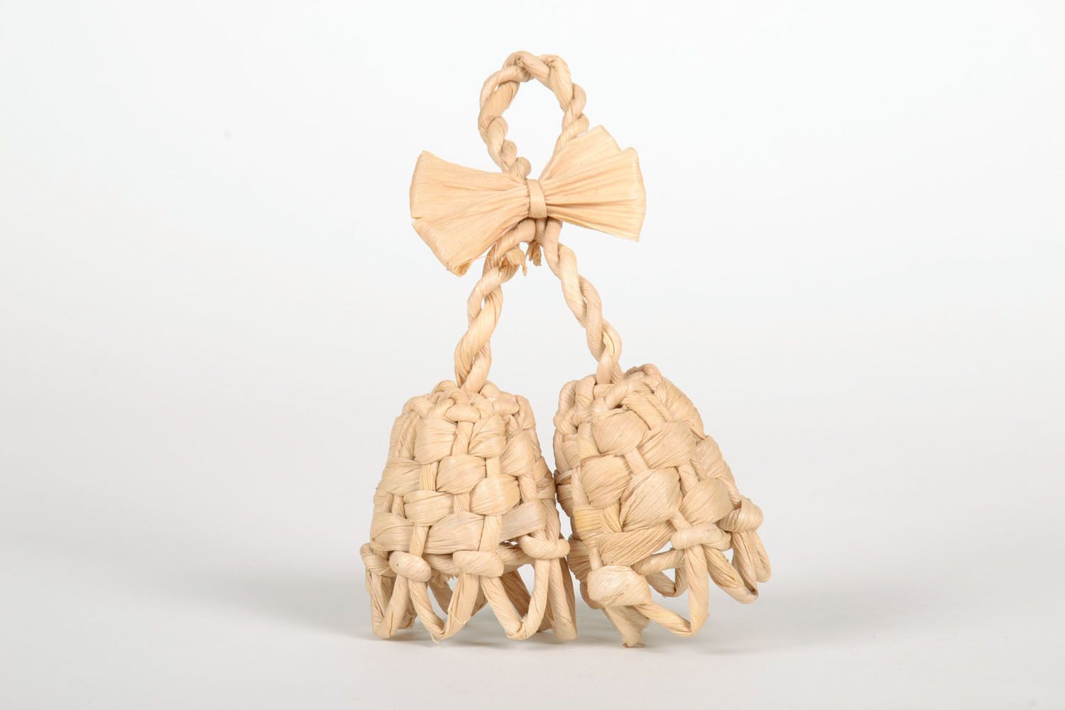 Suspension décorative faite main en forme de cloches en feuilles de maïs photo 4