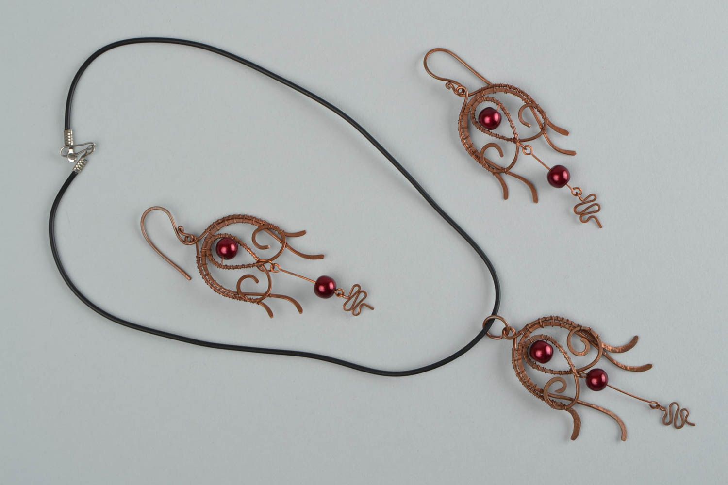 Schmuckset aus Kupfer Collier und Ohrringe mit roten Perlen handmade für Frauen foto 3