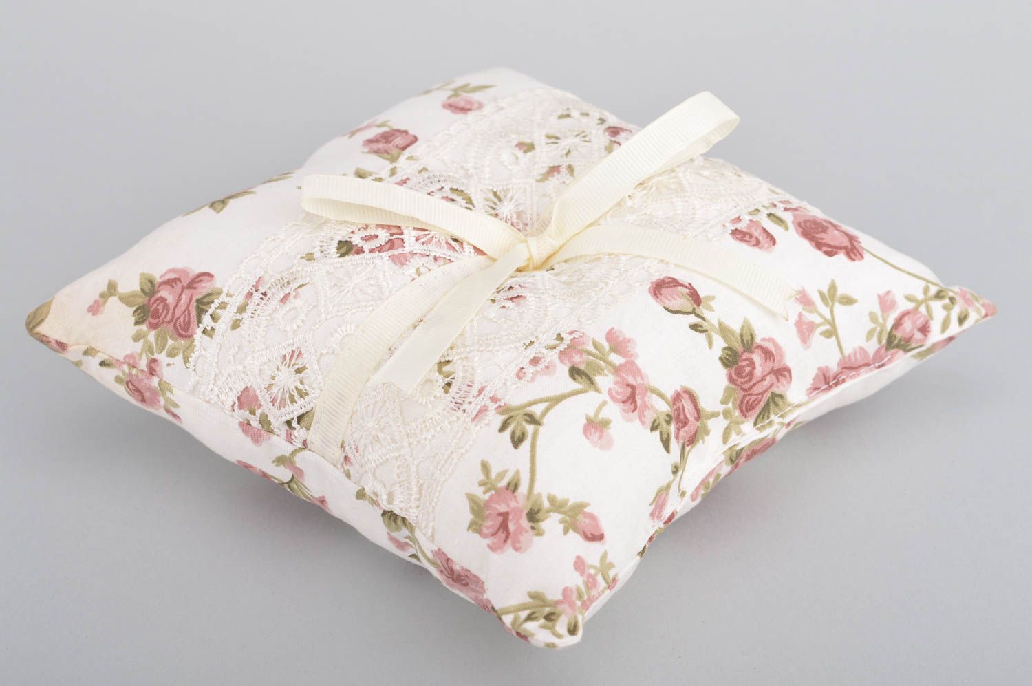 Homemade designer cotton fabric white ring pillow with flower pattern and lace photo 2