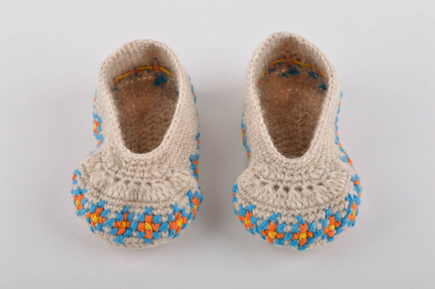 Pantofole da casa da bambini fatte a mano scarpe per casa a maglia belle foto 3
