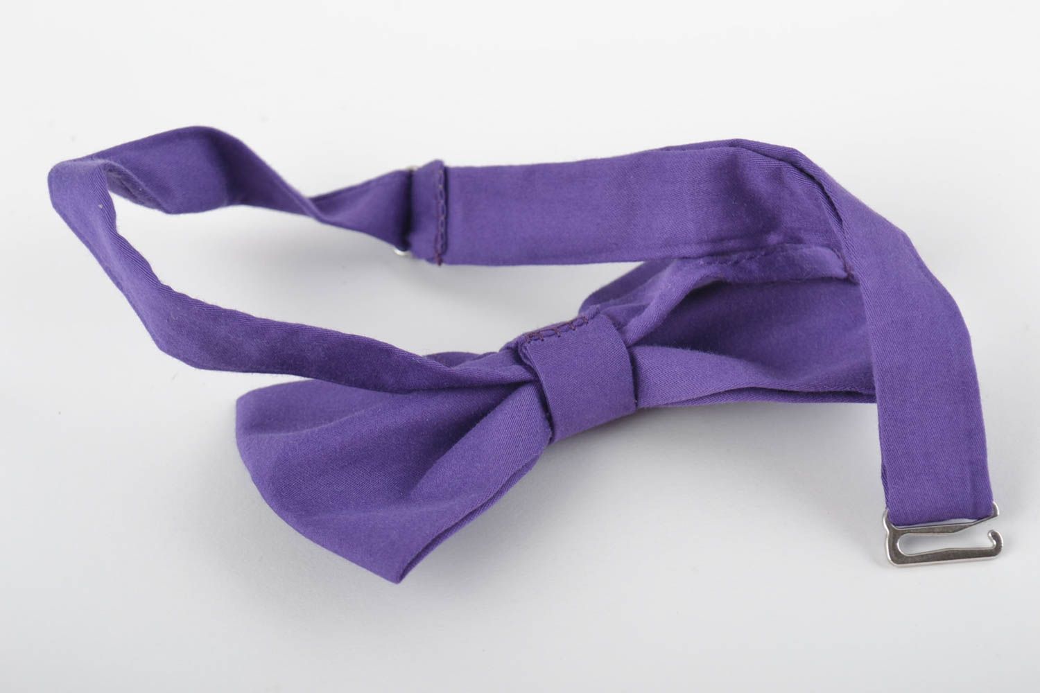 Фиолетовый коттоновый галстук бабочка ручной работы на ремешке оригинальный фото 4