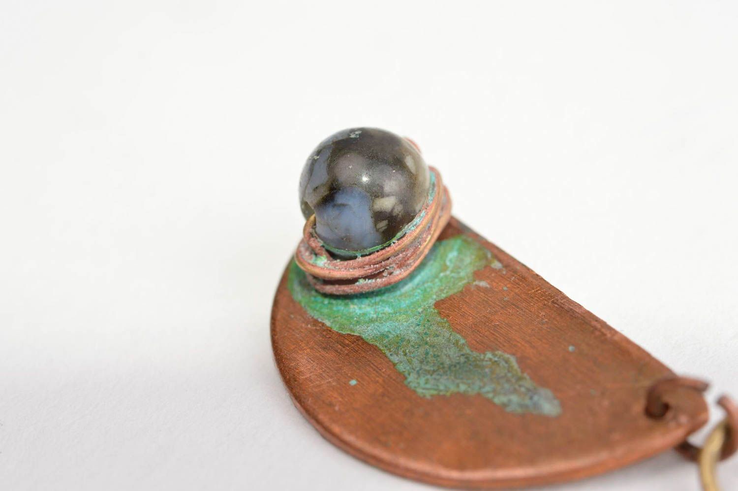 Colgante hecho a mano de cobre regalo original colgante femenino con piedra foto 5
