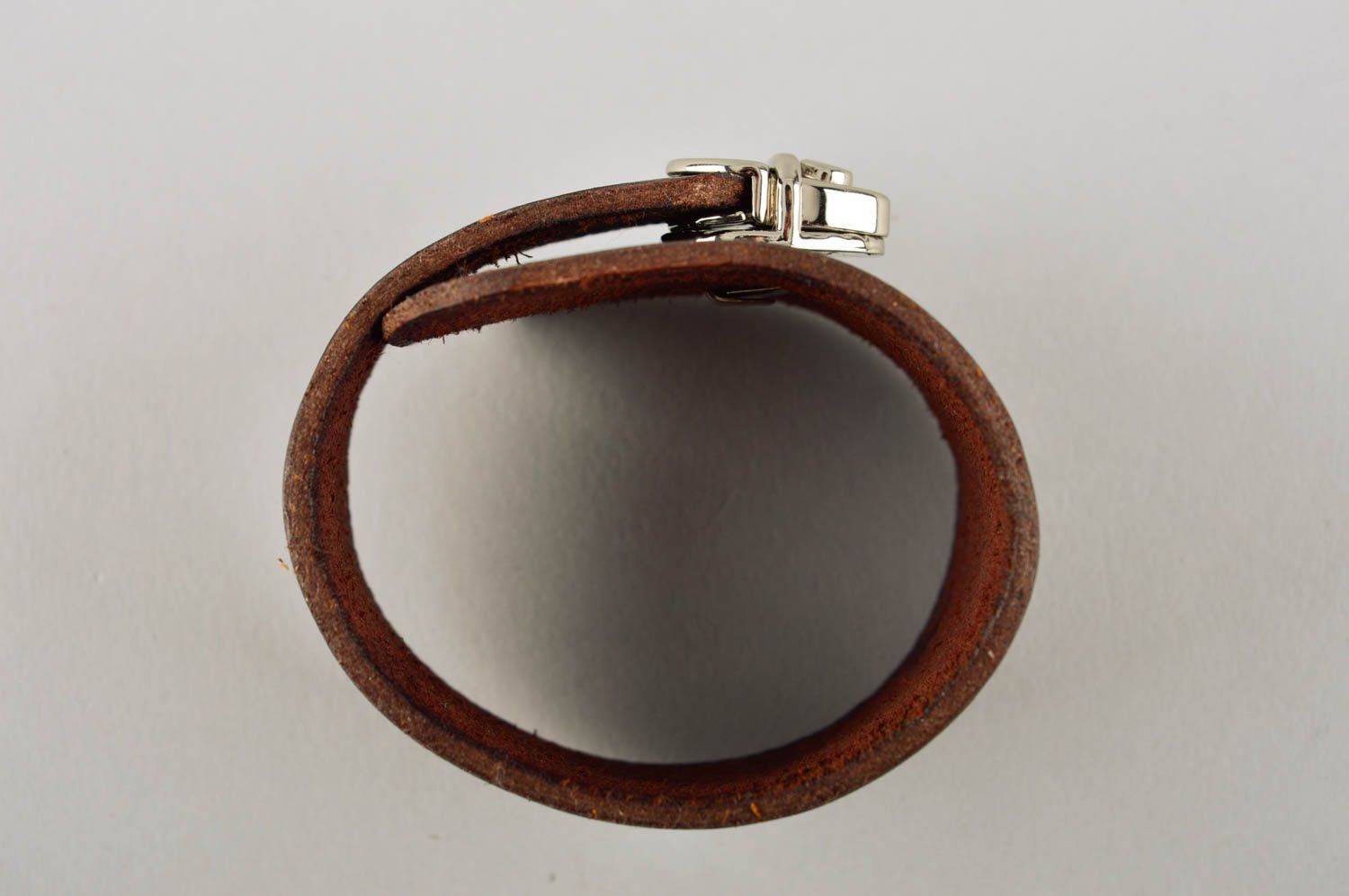 Кожаный браслет ручной работы браслет на руку украшение из кожи и металла фото 3