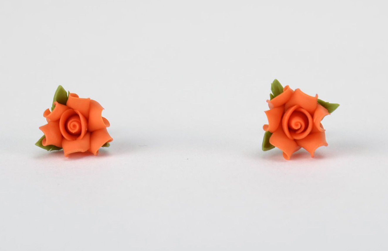 Boucles d'oreilles puces en pâte polymère Rose orange photo 1