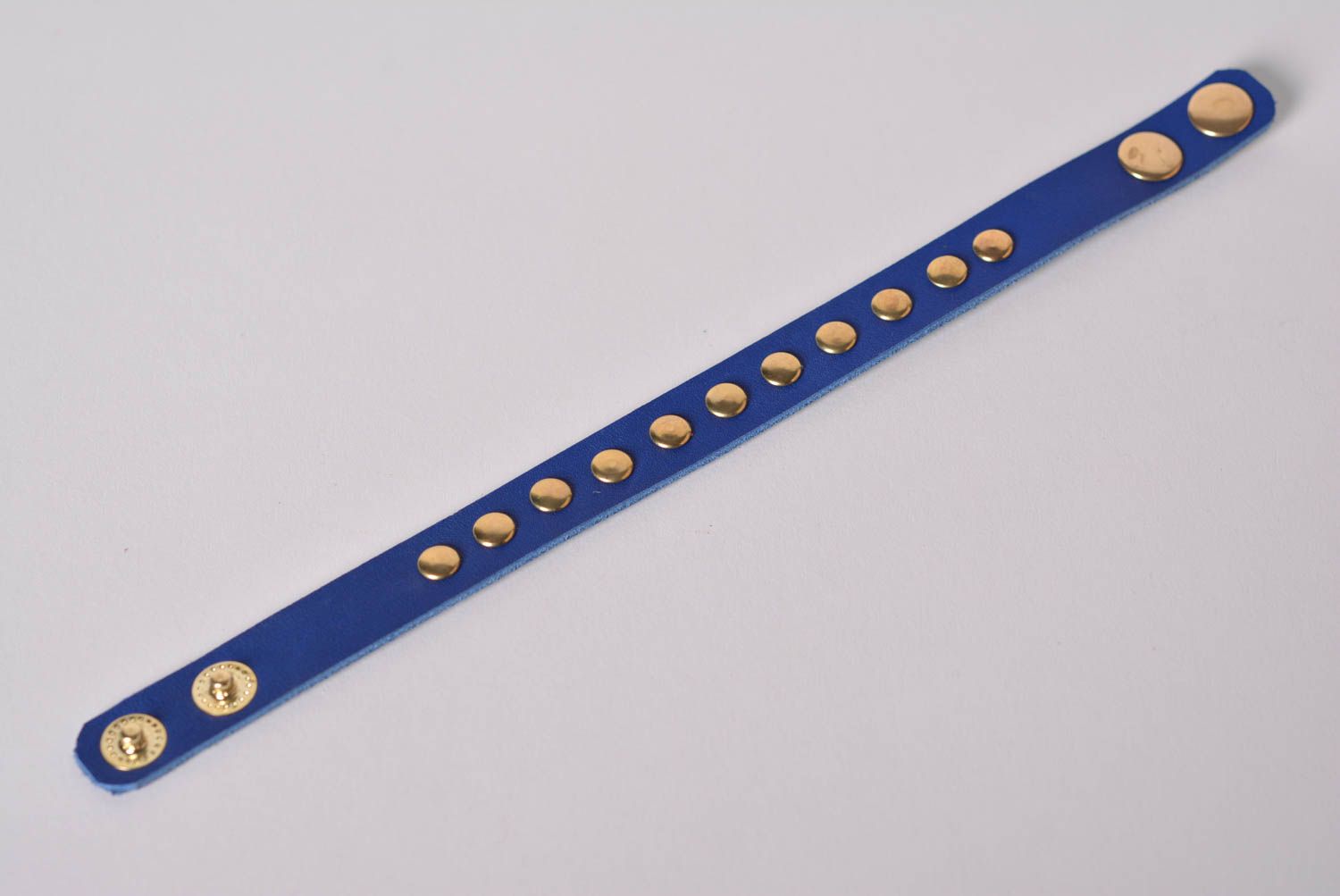 Bracelet en cuir bleu fait main Bijoux originaux Accessoire pour femme photo 4