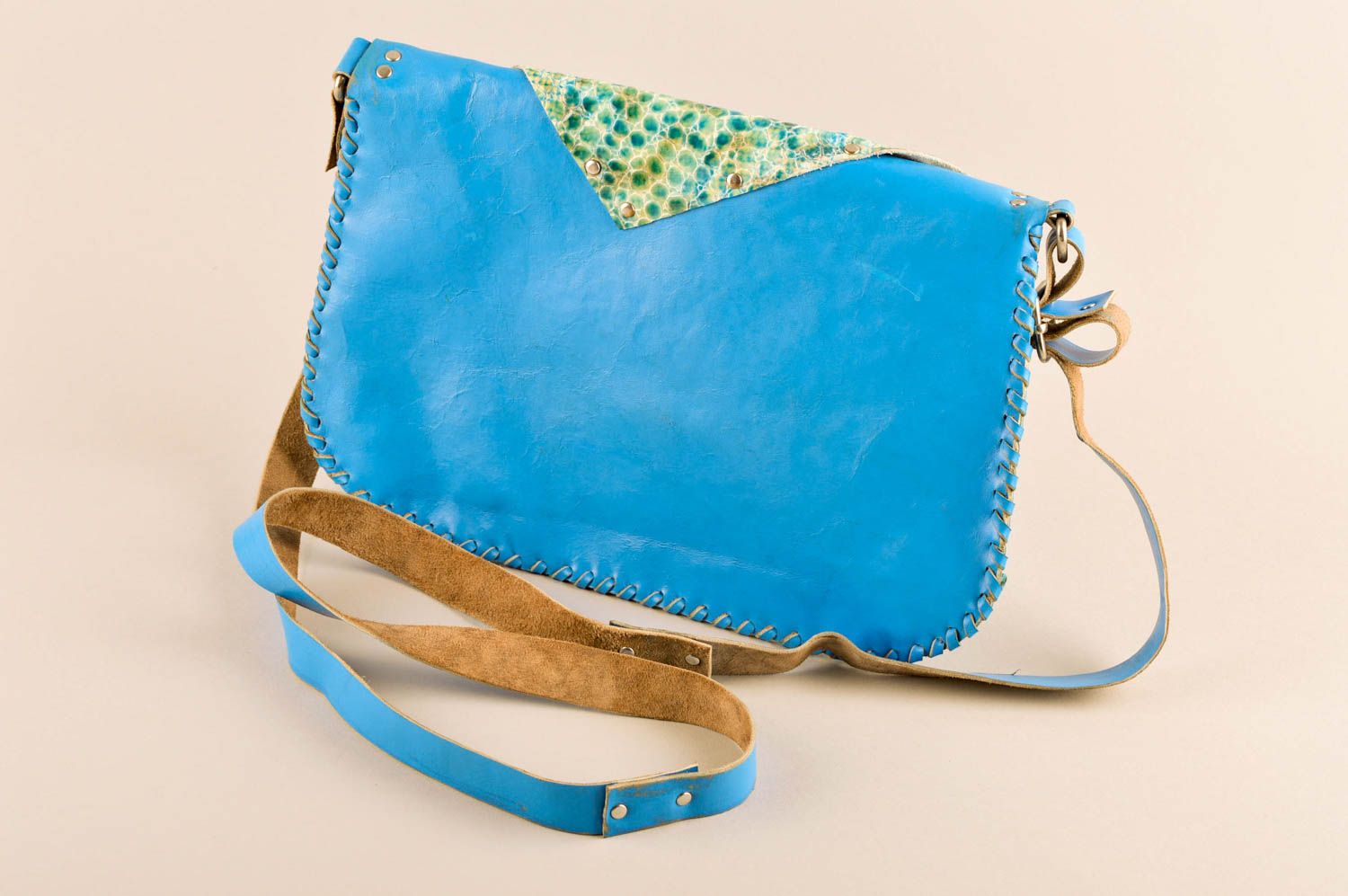 Сумка ручной работы сумка через плечо кожаная сумка голубая со шлейкой фото 3