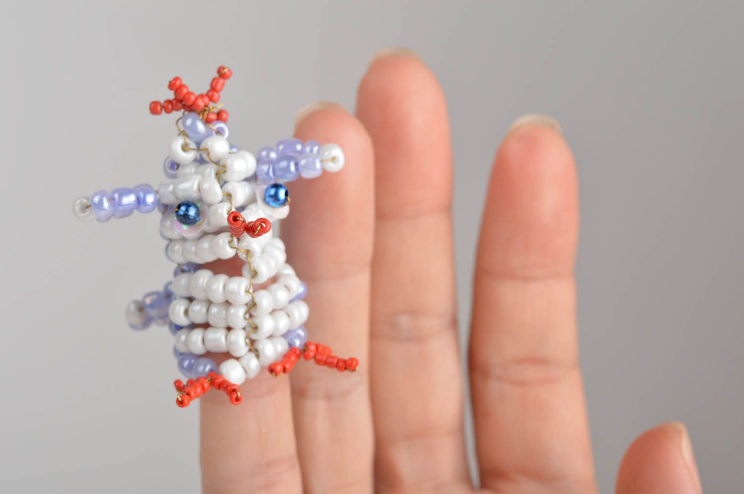 Kleine Fingerpuppe aus Glasperlen originell schön künstlerisch Huhn handgemacht foto 1