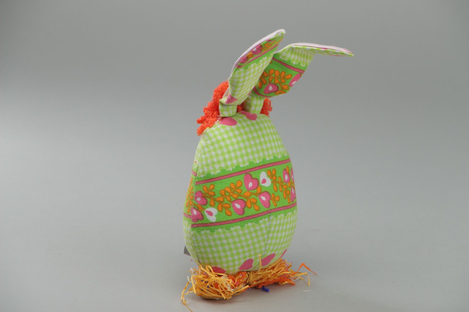 Poupée en tissu Lapin de Pâques faite main décoration originale pour fête photo 3