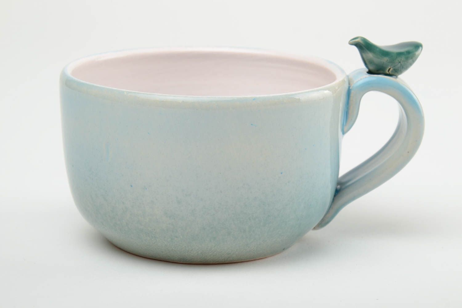 Голубая чашка ручной работы из глины расписанная глазурью и эмалью 300 мл фото 3