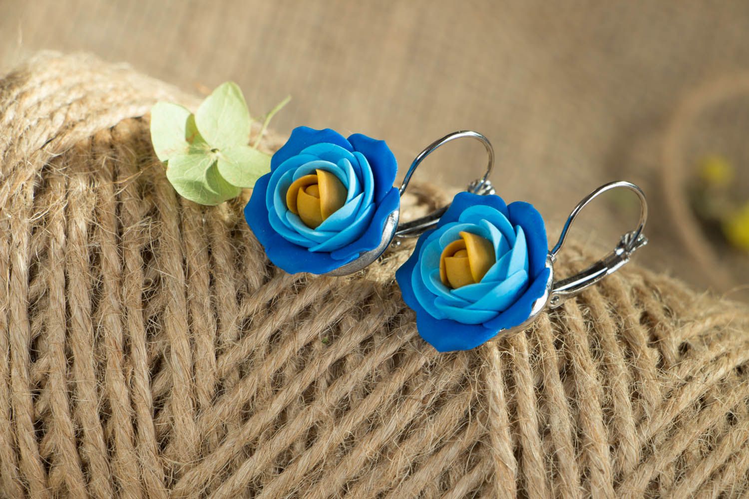 Blaue Blumen Ohrringe aus Polymerton  foto 3
