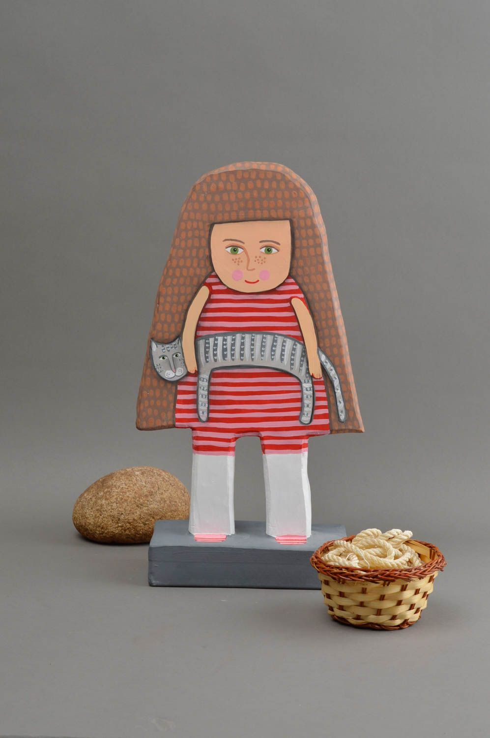 Handmade Figur aus Gips Wohn Accessoire Haus Deko Mädchen mit Kater auf Ständer foto 1