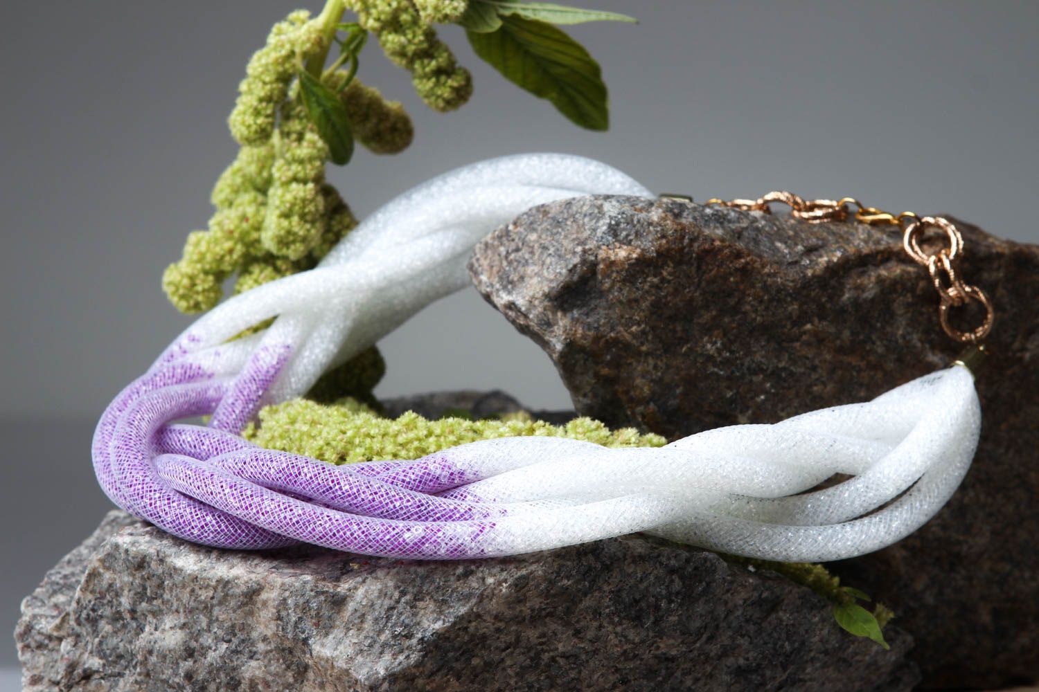 Collier tendance Bijou fait main perles de rocaille blanc-violet Cadeau femme photo 1