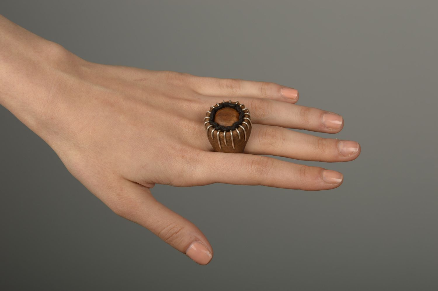 Handmade Schmuck Modeschmuck Ring Damen Schmuck Holz Ring mit Metall und Leder foto 5