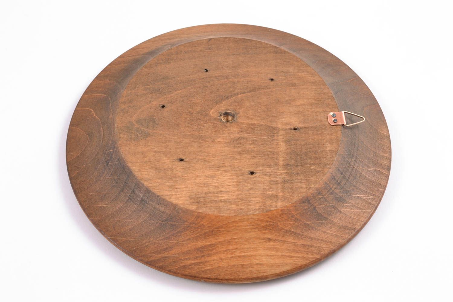 Тарелка из дерева ручной работы с резьбой и инкрустацией фото 4