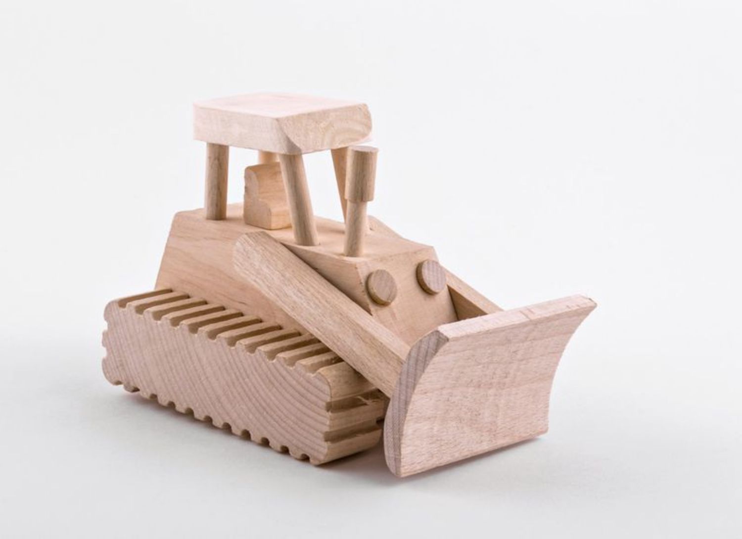 Деревянная игрушка-трактор фото 6