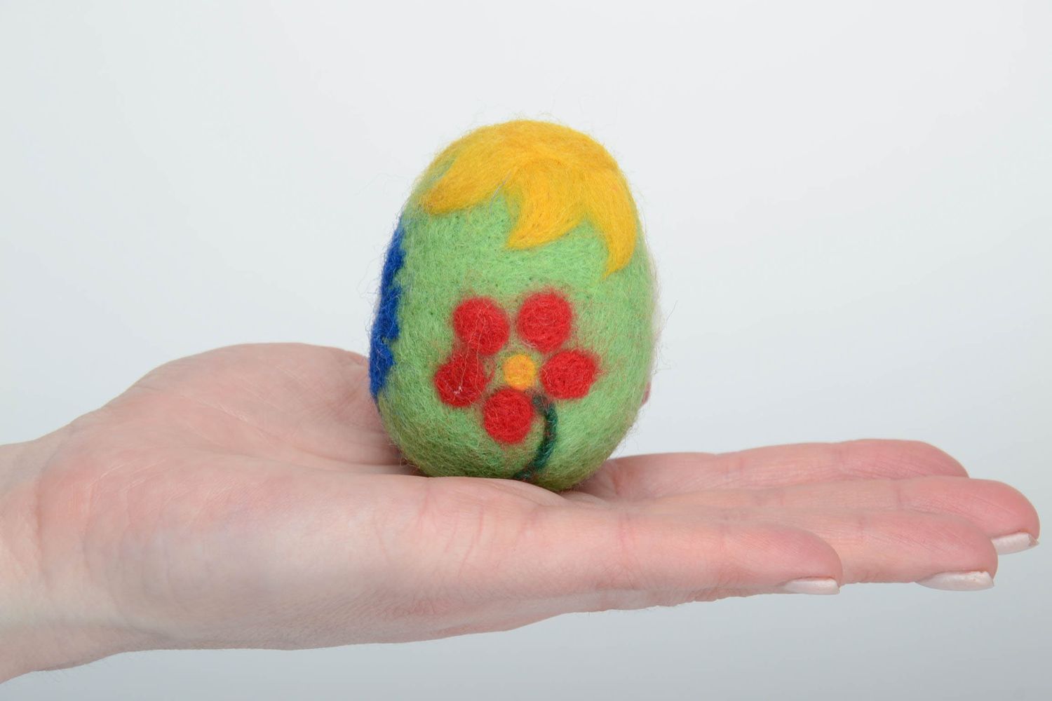 Oeuf de Pâques décoratif fait main original en laine photo 5