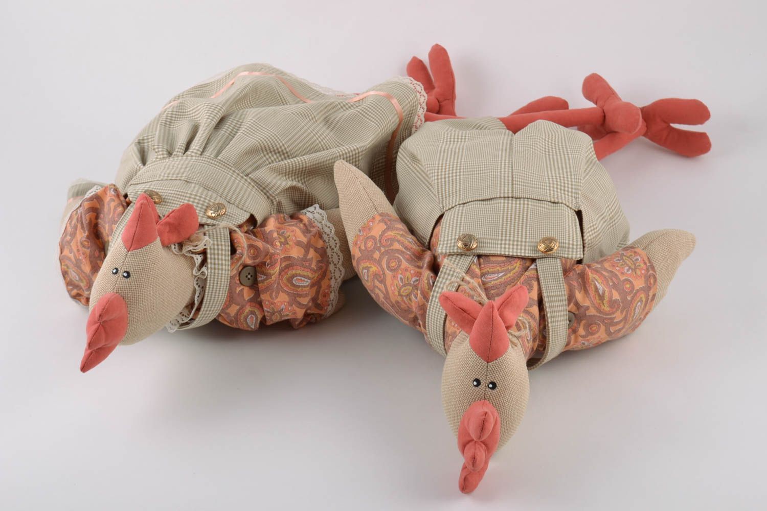 Deux poupées en lin faites main poules amoureuses originales pour enfant photo 4