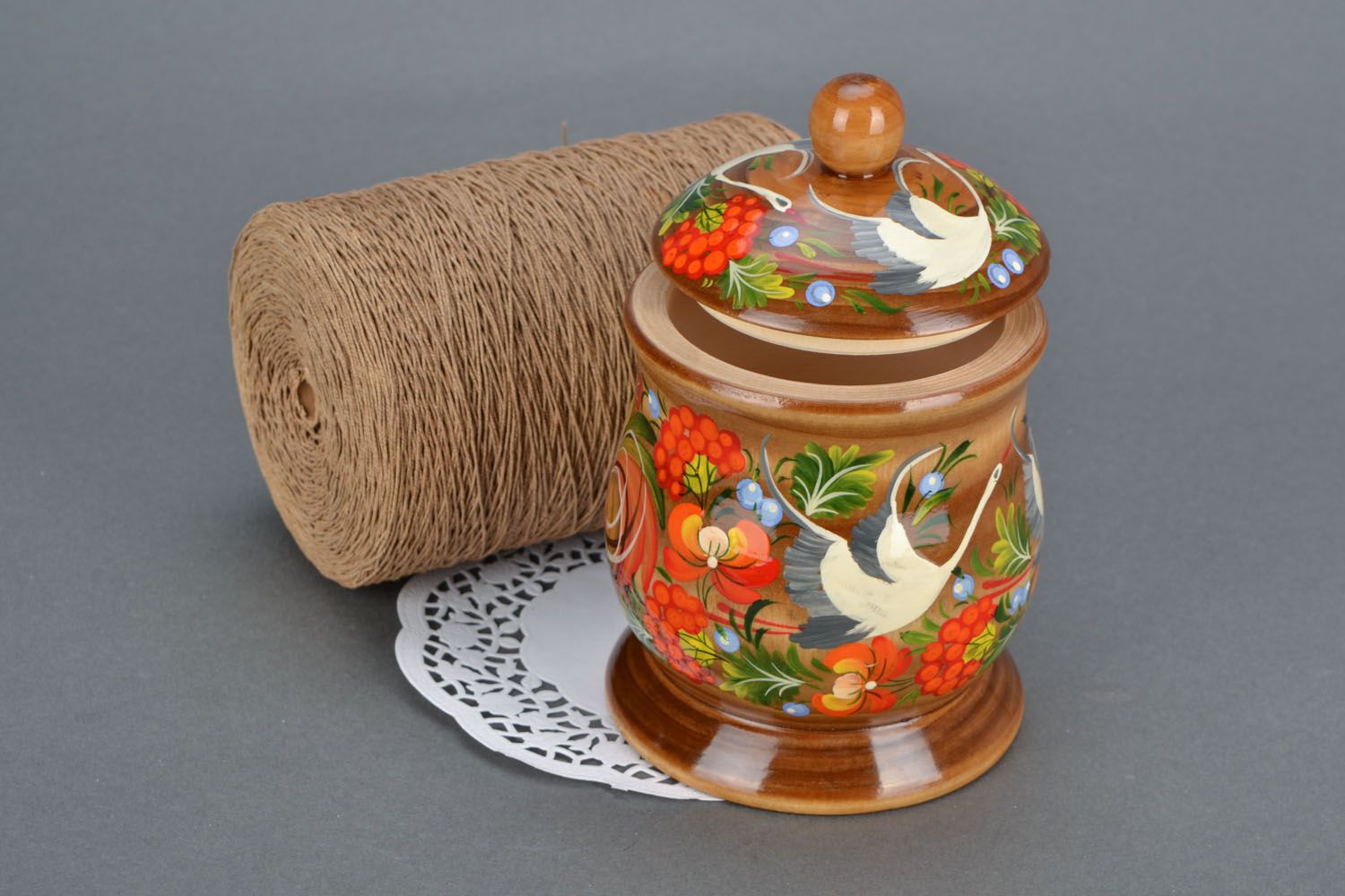 Wooden pot with lid photo 1