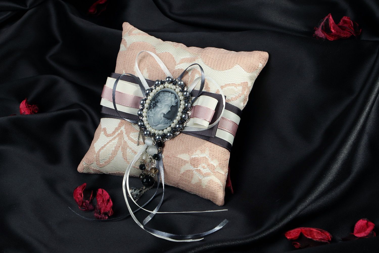 Pillow for wedding rings photo 4