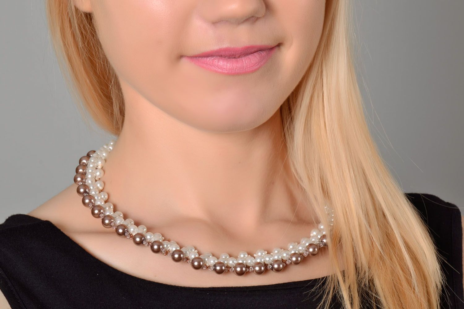 Necklace made of artificial pearl photo 1