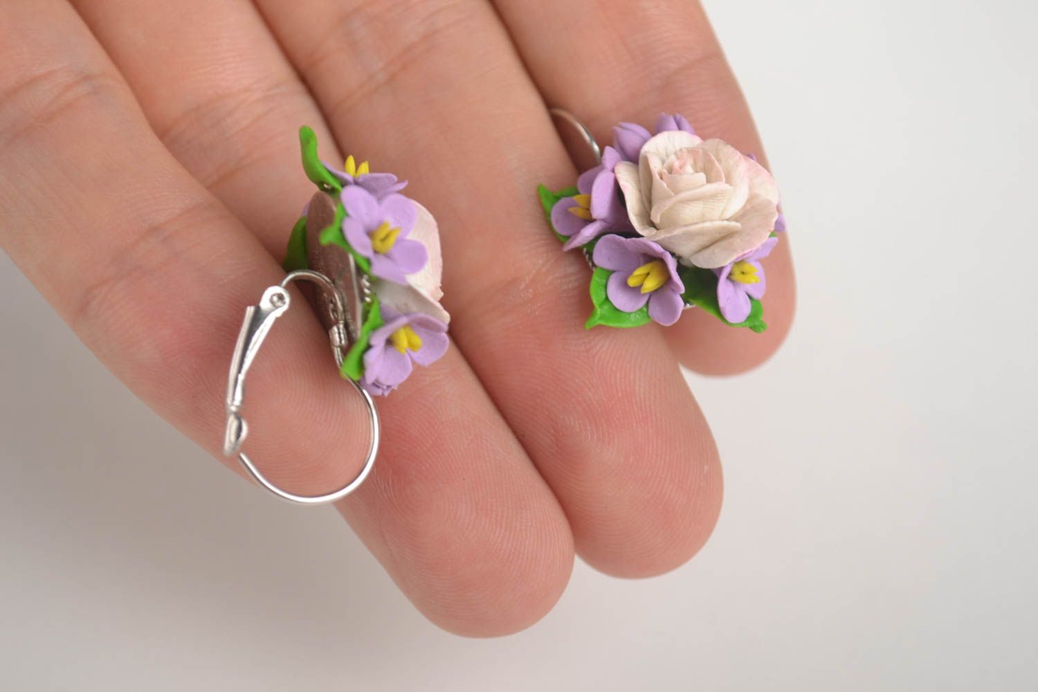 Boucles d'oreilles fleurs mauves Bijou fait main rondes Cadeau pour femme photo 5