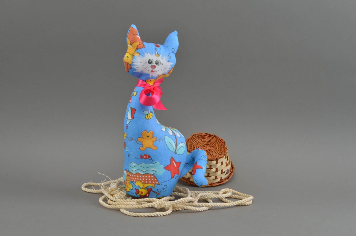 Мягкий котик из ситца авторская игрушка ручной работы для детей голубой фото 1