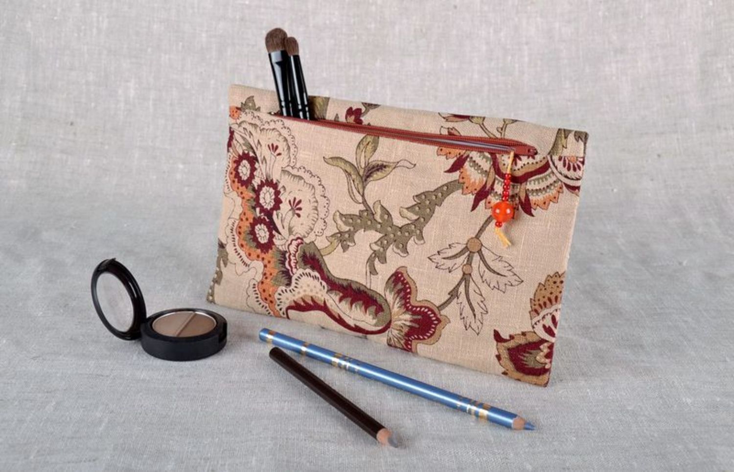 Beauty bag-clutch with floral pattern photo 5