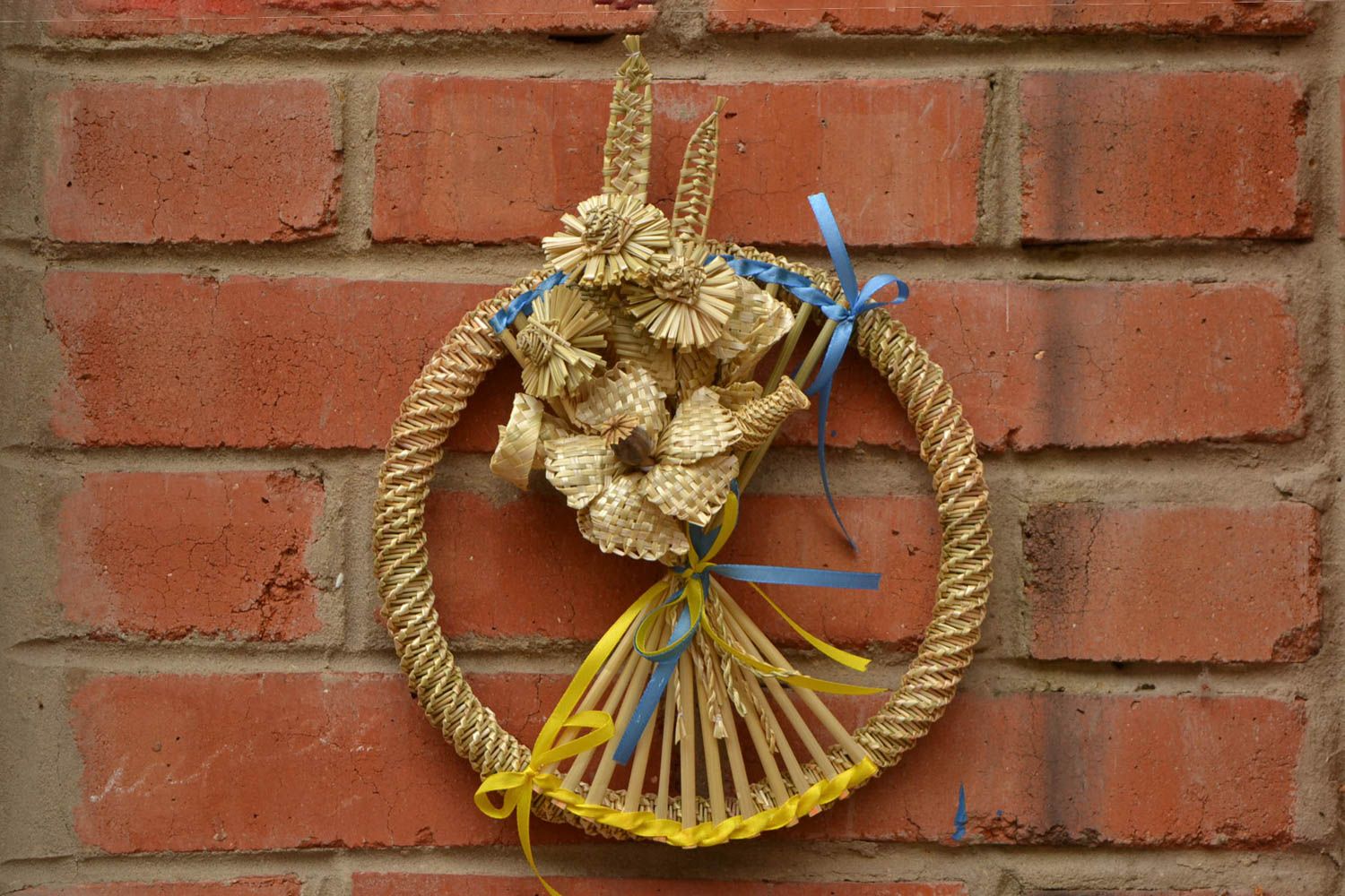 Handmade designer interior beautiful woven wall pendant made of straw photo 1