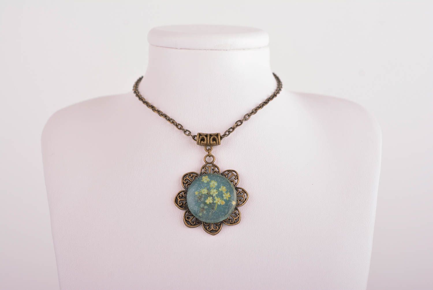 Stylish handmade epoxy pendant botanical jewelry designs accessories for girls photo 2