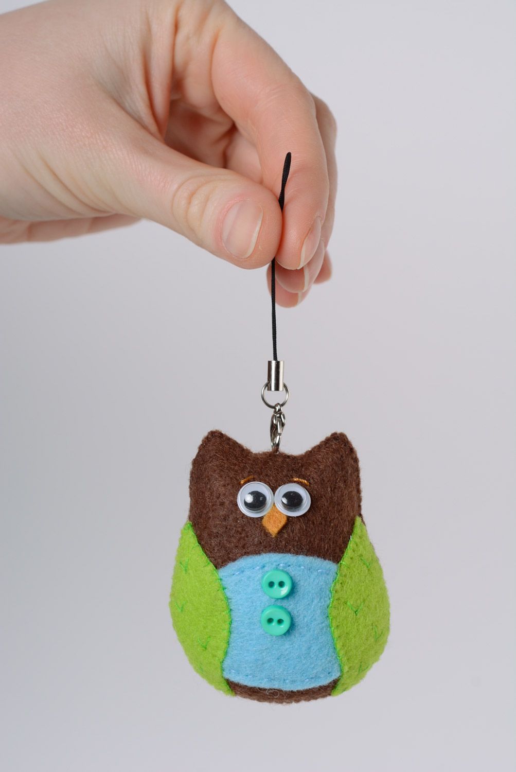 Брелок в виде совы из фетра игрушка на ключи или сумку коричневая ручной работы фото 3