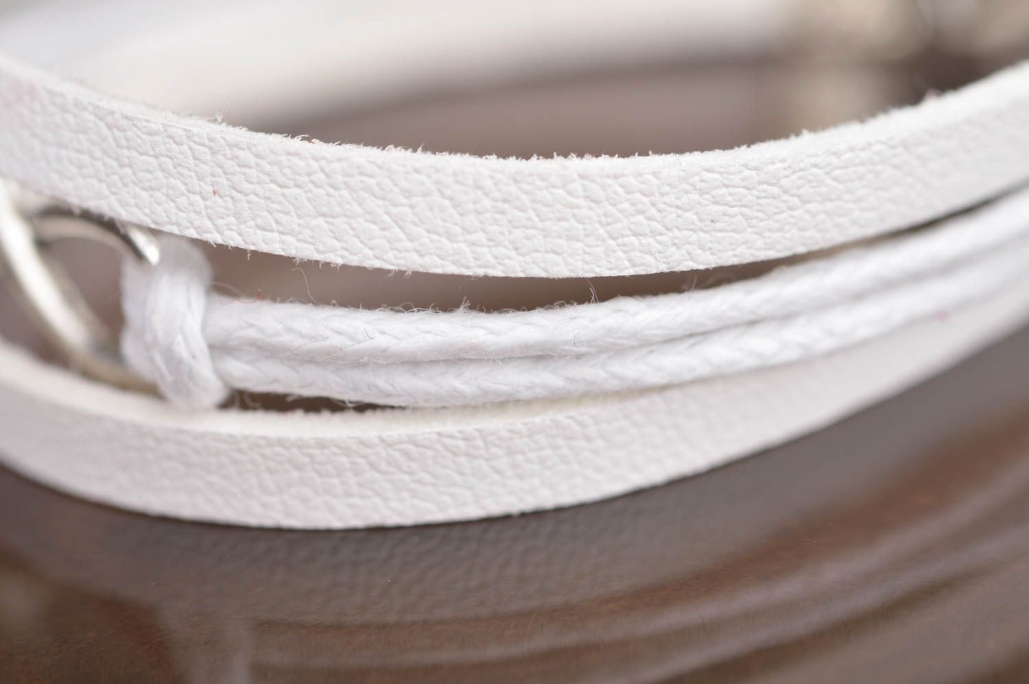 Handmade Armband aus Leder in Weiß mit Einsatz Zeichen Endlosigkeit für Damen foto 5