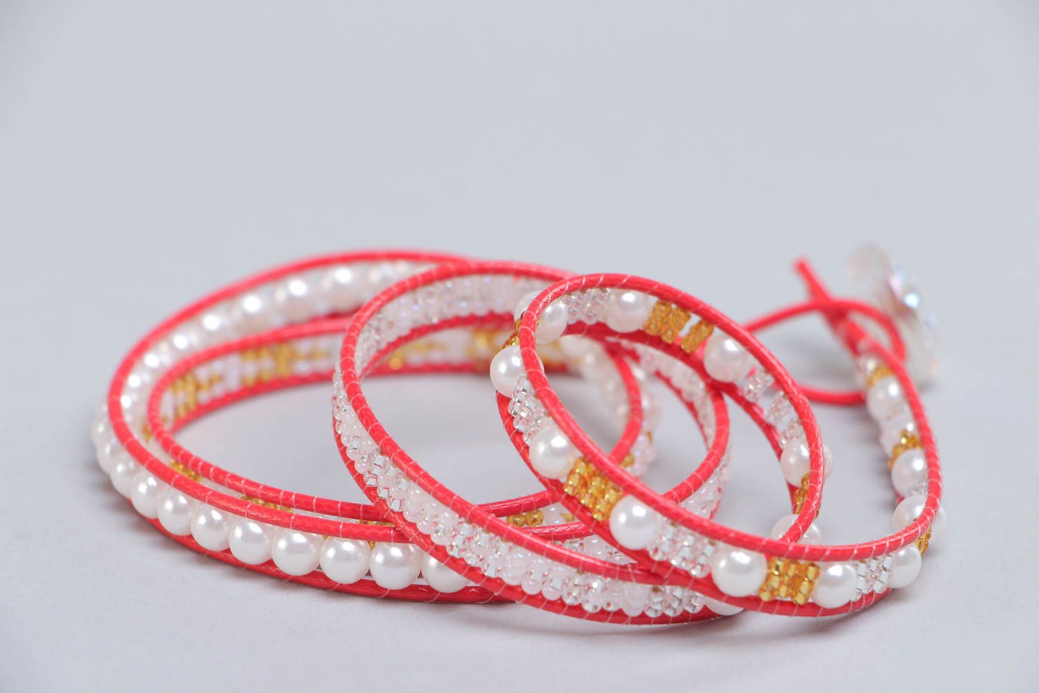 Bracelet en perles de rocaille et artificielles large rouge-blanc fait main photo 4