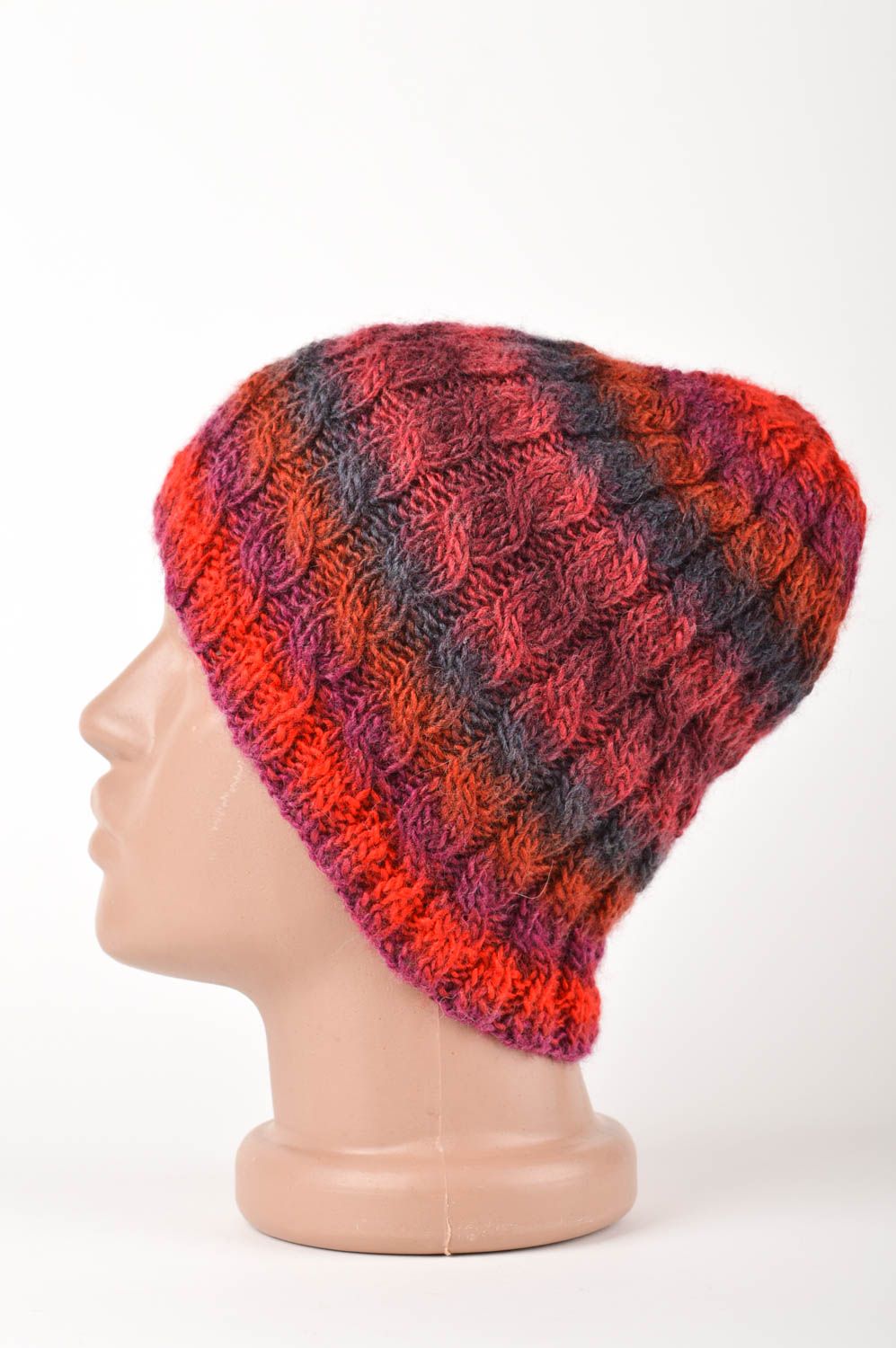 Bonnet tricoté au crochet Bonnet fait main en laine rayé Vêtement d'hiver photo 3