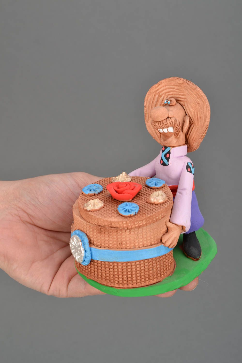 Figurine céramique Cosaque avec gâteau faite main photo 2