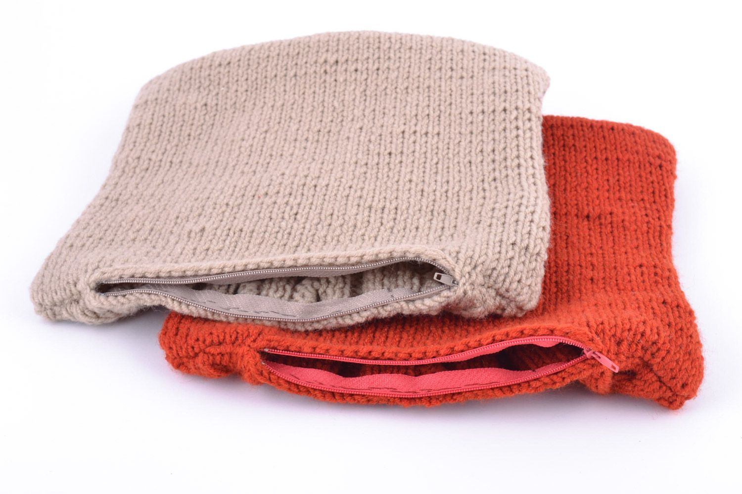 Deux petites housses de coussins tricotées mi-laine rouge et beige faites main photo 4