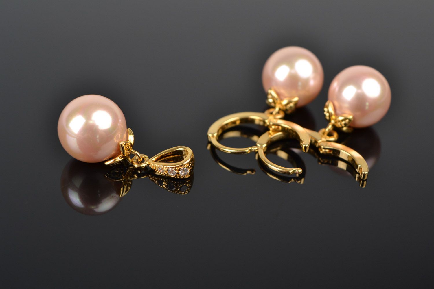 Handmade artificial pearl jewelry set 2 items earrings and pendant with gold like fittings photo 3