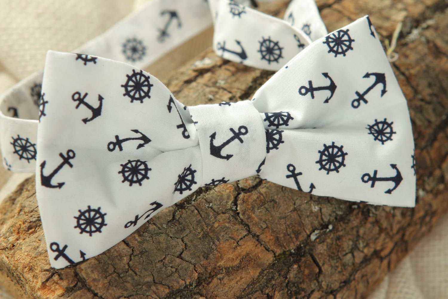 White cotton bow tie with anchors and steering wheels pattern photo 5