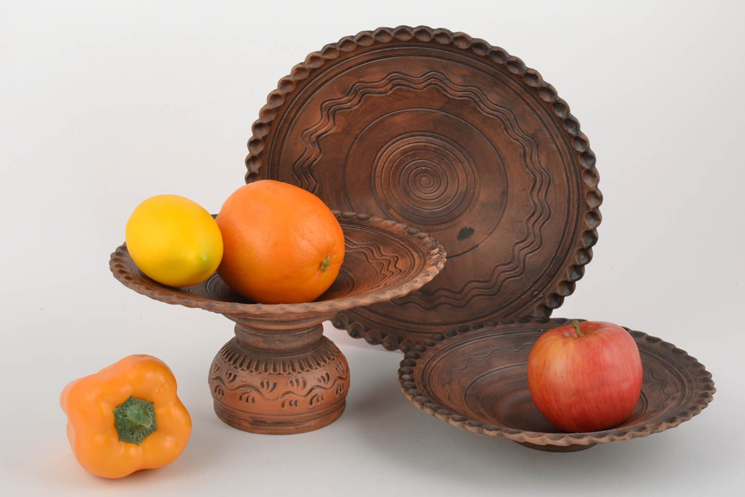 Keramisches Geschirr Set Teller und Obstschale Milchbrennen Technik handmade foto 1
