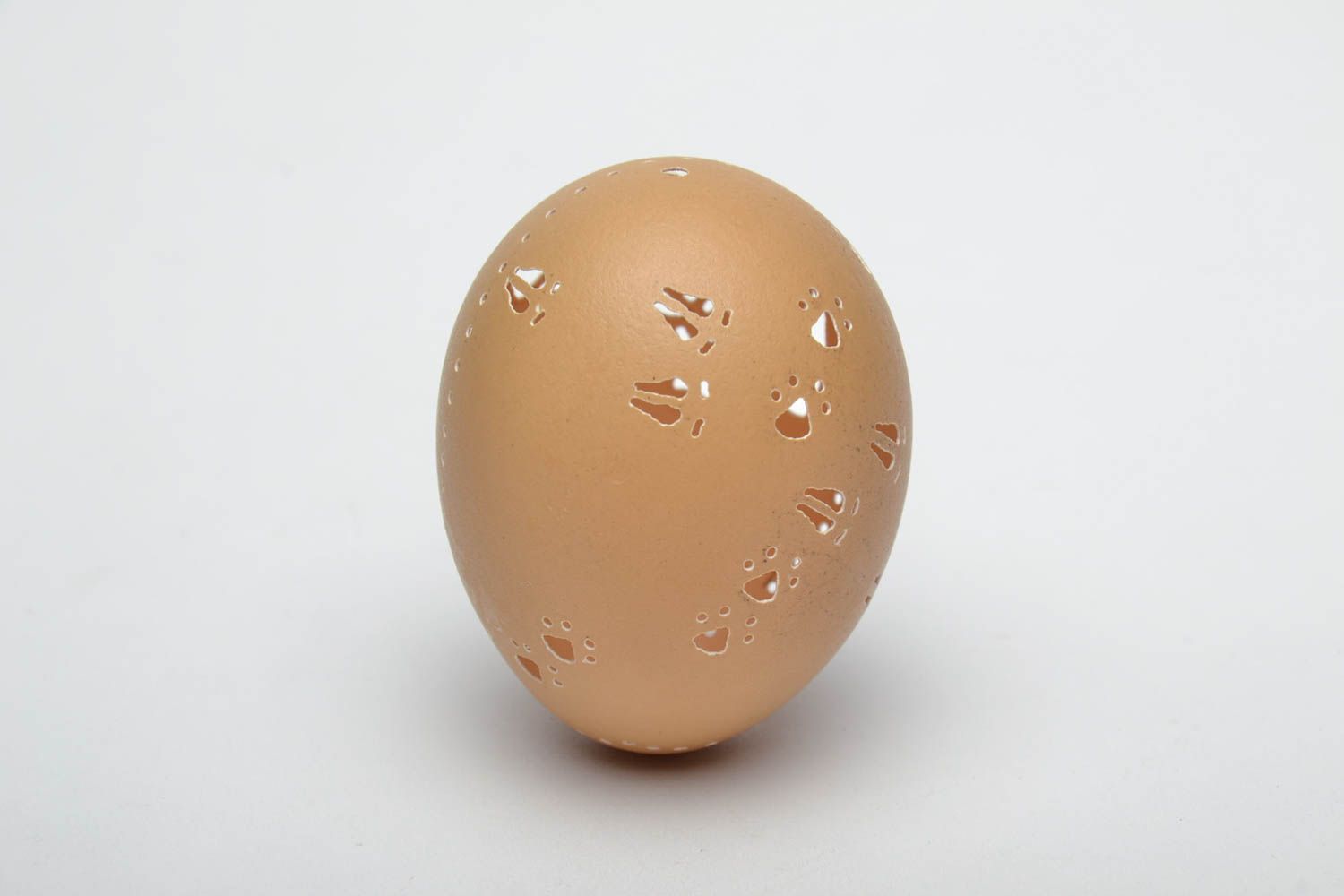 Petit œuf gravé décoratif de poule beige fait main de créateur design  photo 4