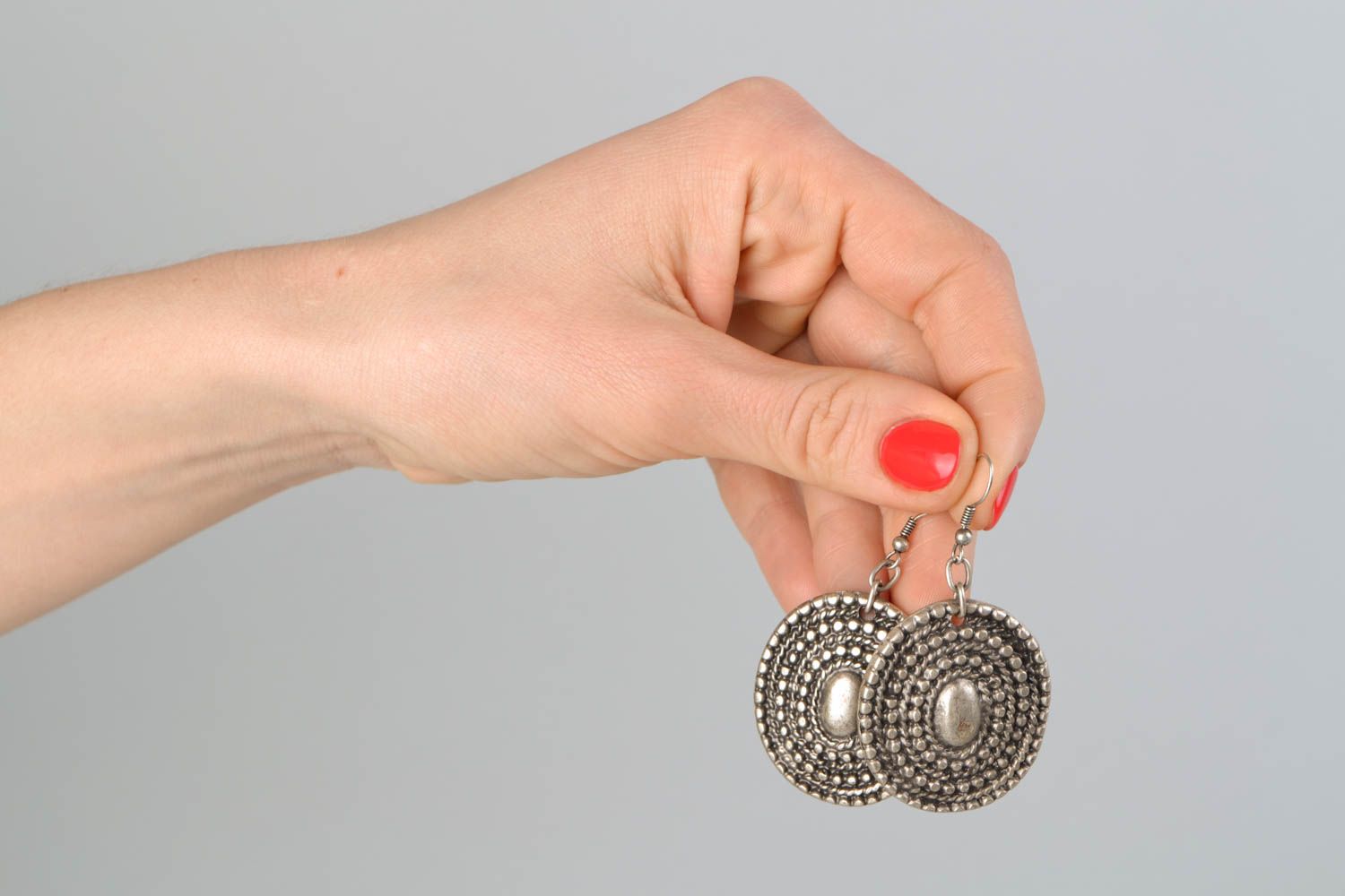 Boucles d'oreilles en métal rondes faites main style ethnique pour femme photo 2