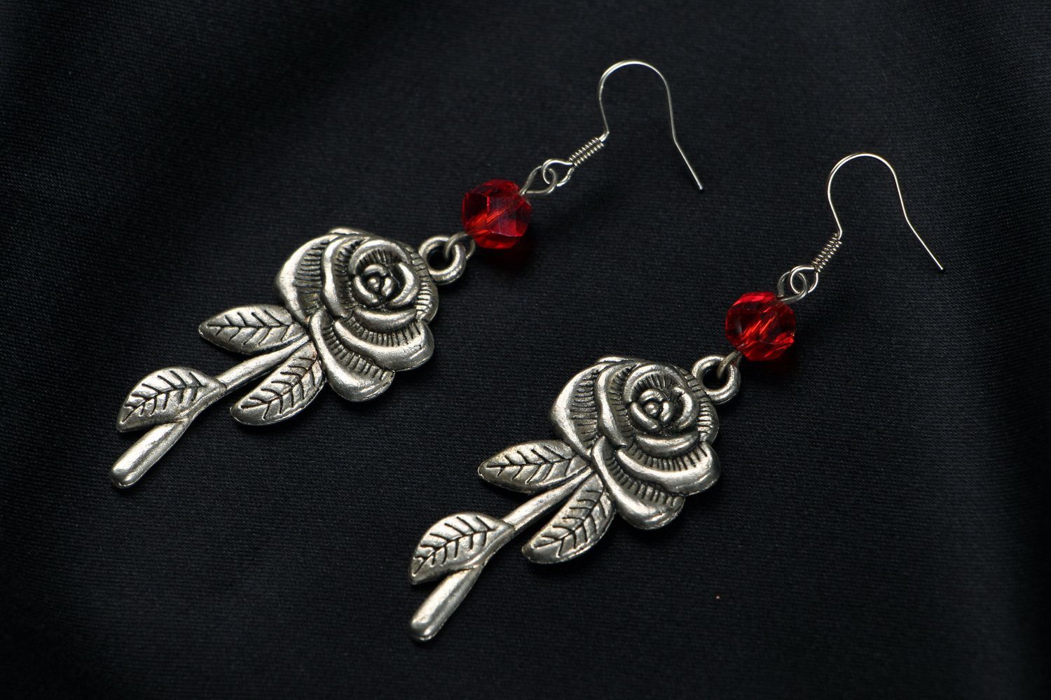 Long metal earrings Roses photo 1