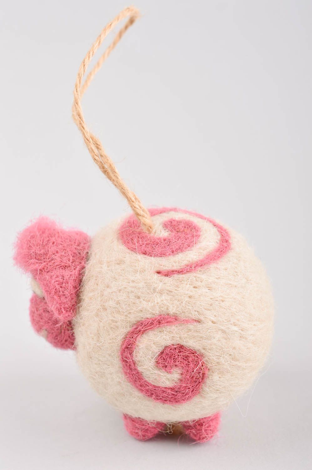 Валяная игрушка ручной работы декор на стену игрушка из шерсти Розовая овечка фото 3