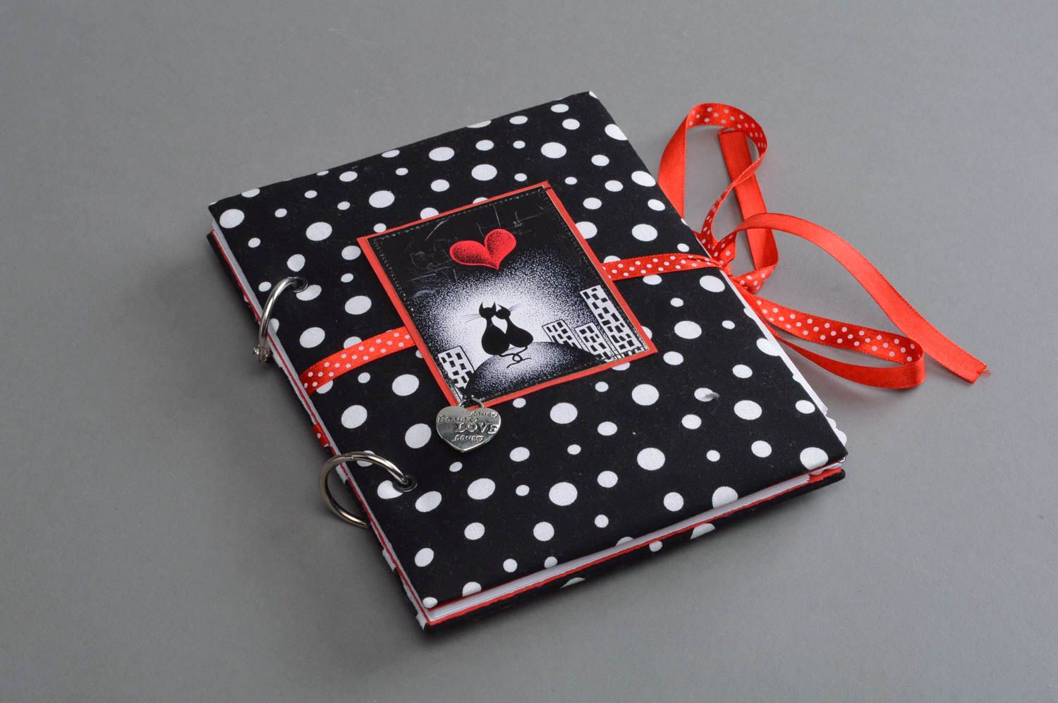 Cuaderno con tapa de tela artesanal original bonito decorado con cordones Amor foto 3