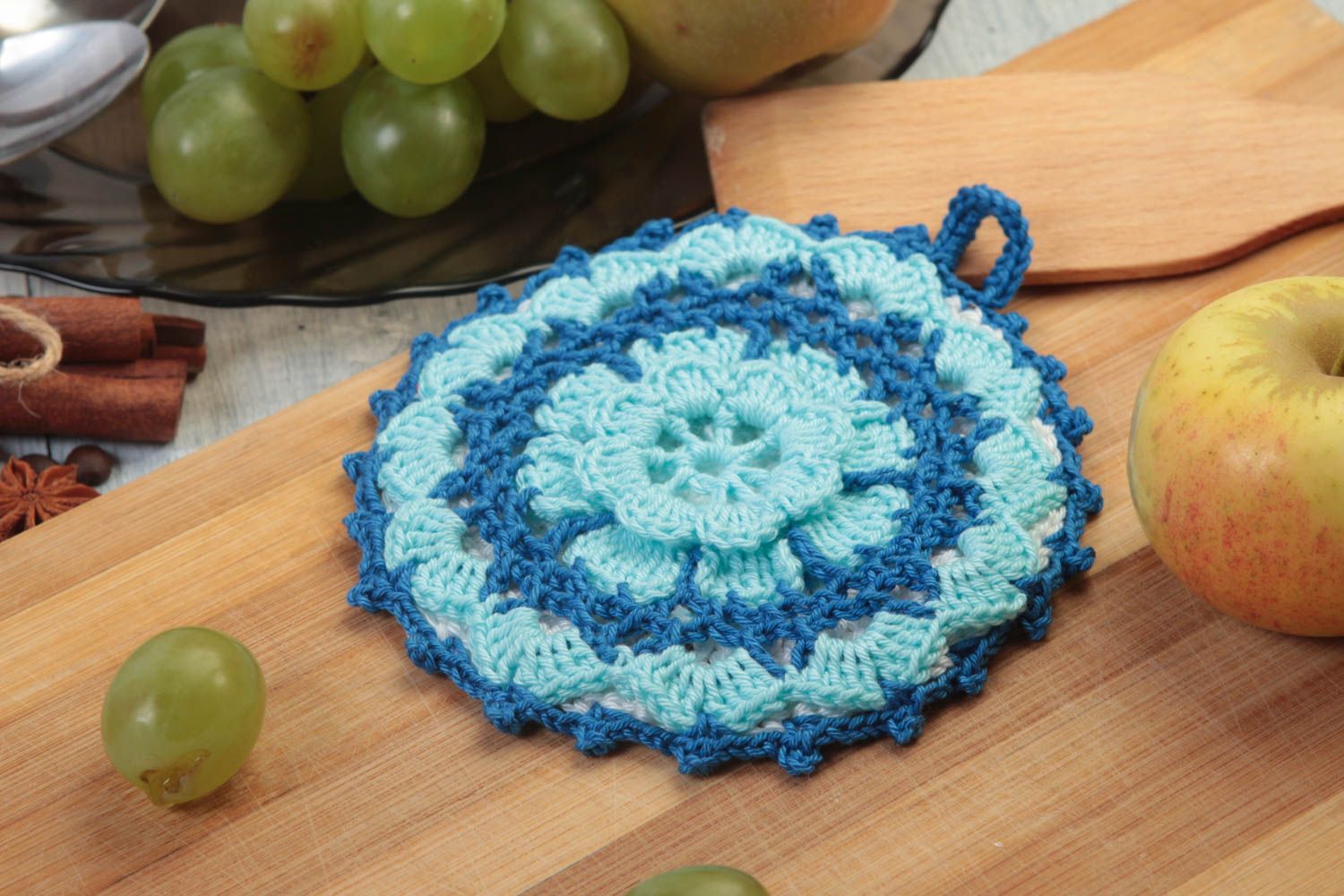 Manique au crochet faite main Accessoire cuisine ronde bleue Idée cadeau photo 1