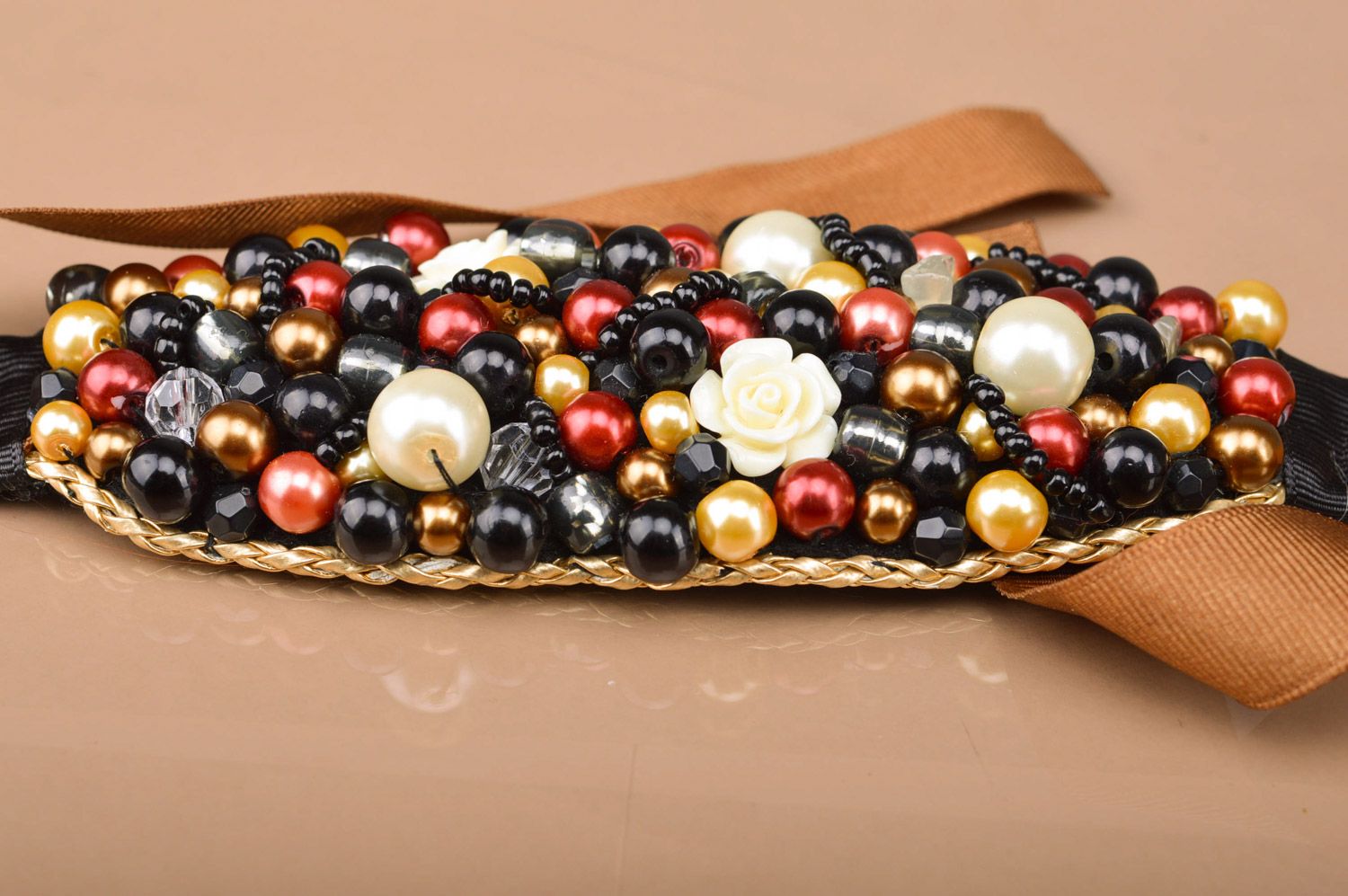 Bracelet en perles fantaisie et feutre fait main original à rubans marron photo 2