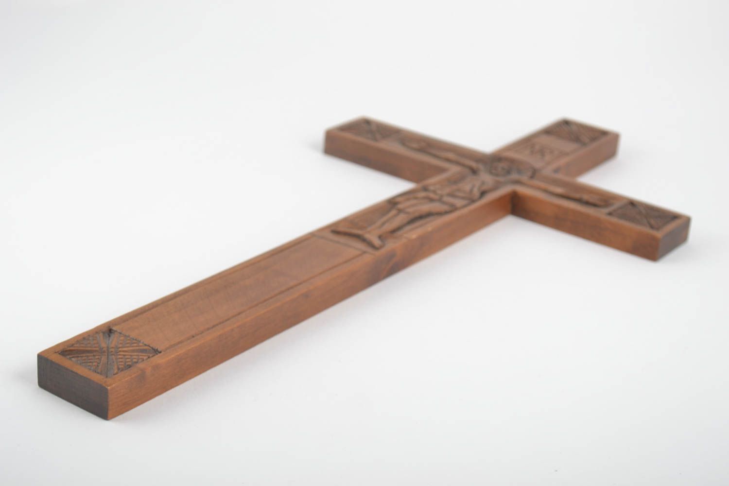 Крест ручной работы резной крест из дерева оберег для дома украшение на стену фото 3